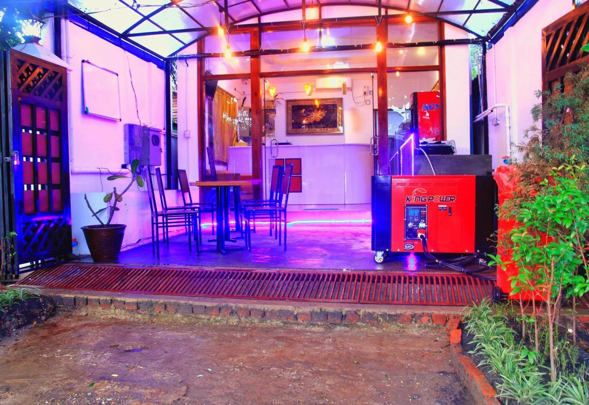 The Lodge Yangon Poshtel Exterior foto